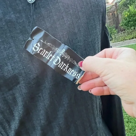 Scarlet Darkness Women's Medieval Cosplay Style Gray Cold Shoulder Top - Picture 3 of 6